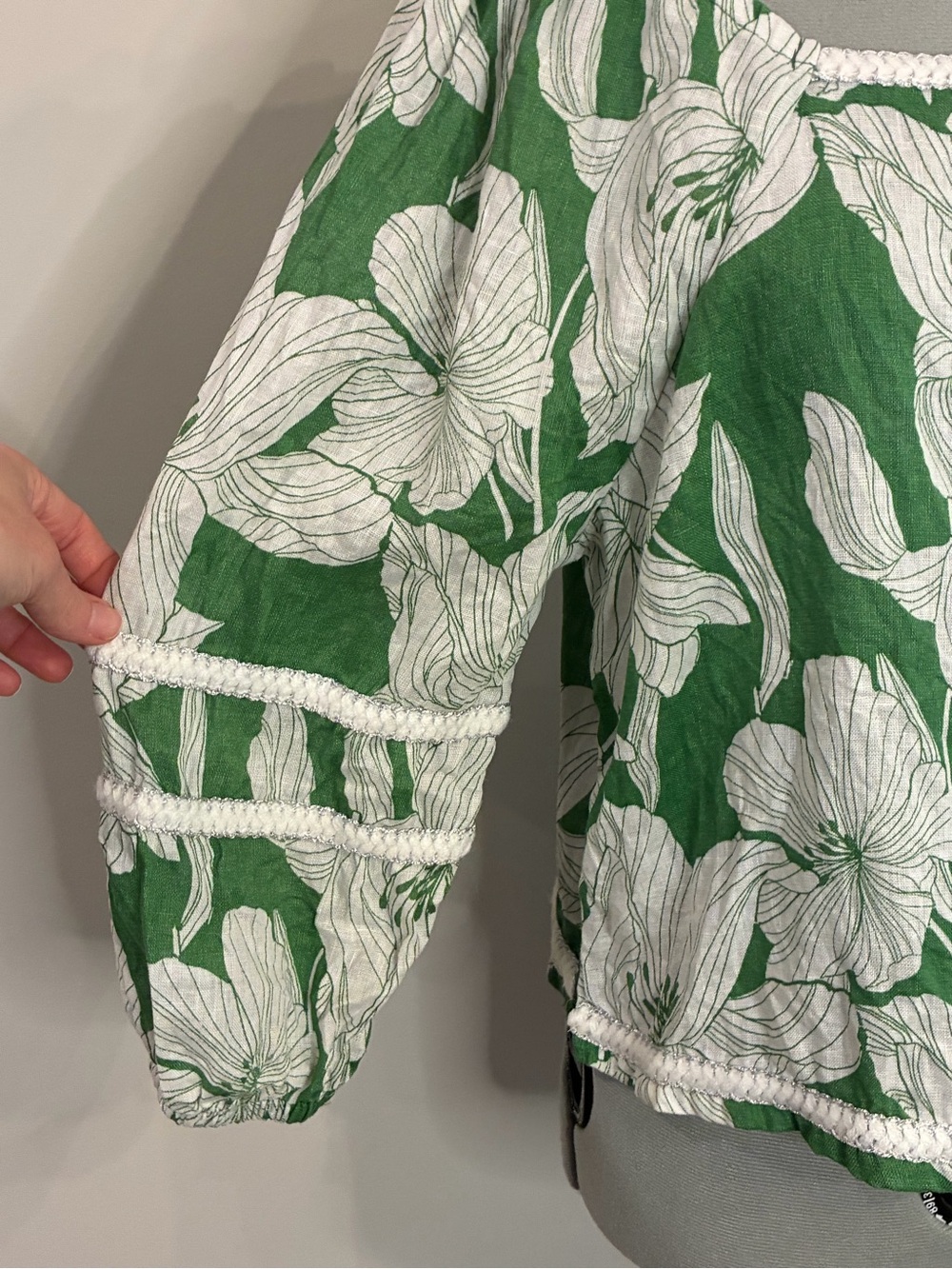 Tahari Green and White Floral Peasant Tunic - Picture 2 of 8